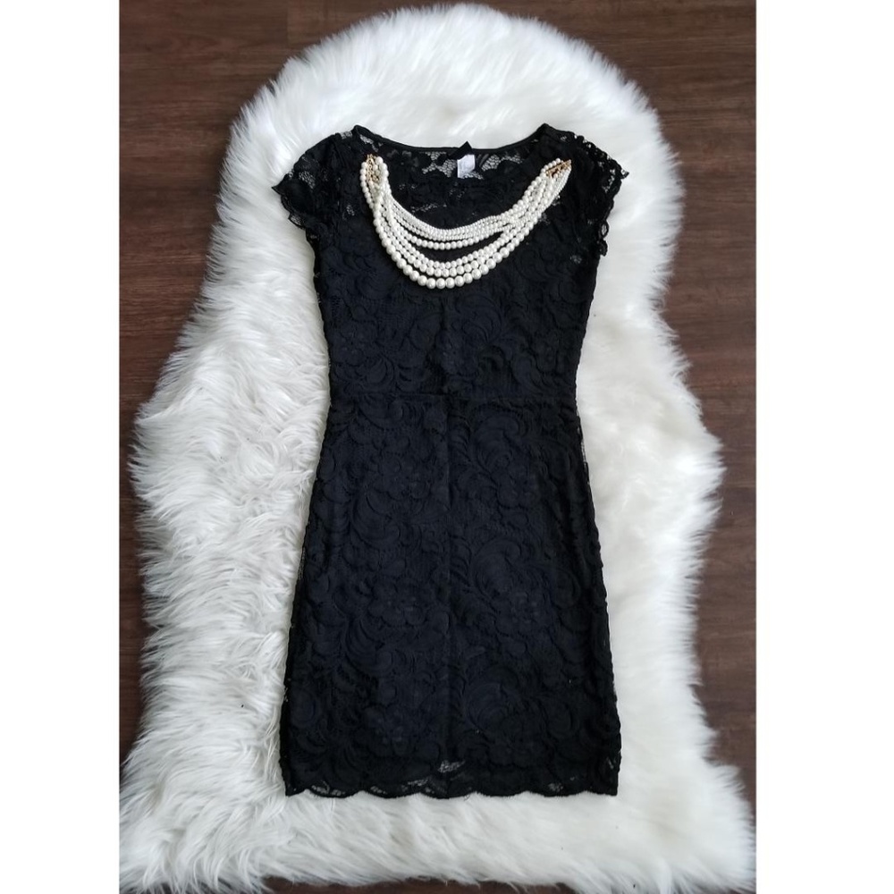 HM Black lace bodycon dress - size 4